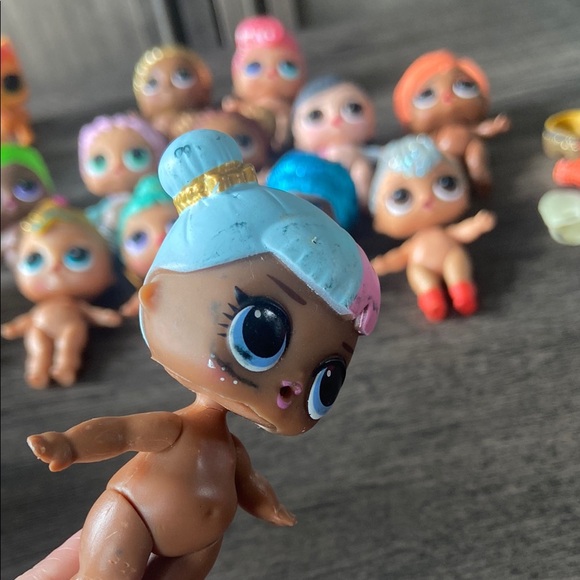 LOL Surprise Dolls Backpack, Figurines and Clothing - Picture 8 of 10